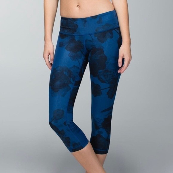Lululemon Wunder Under Crop FullOn Luxtreme
Jumbo Inky Floral Black Inkwell 4 - Picture 2 of 16
